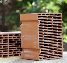Pour construire une maison BBC en briques, découvrez les différences entre les briques Monomur & les briques de 20.